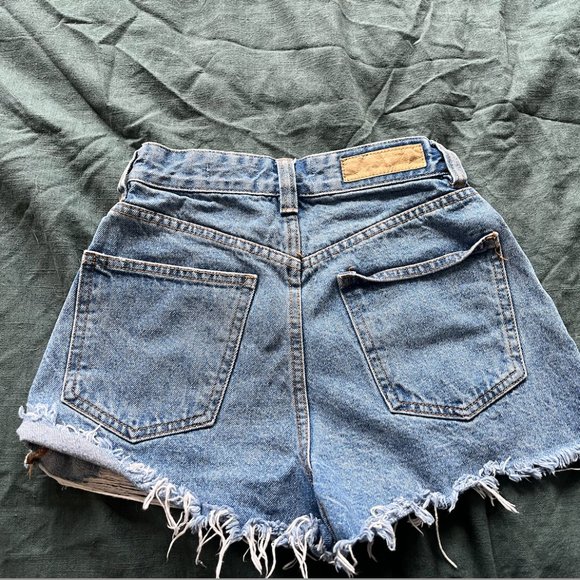 Cotton On High Rise Mom Shorts - Picture 4 of 4